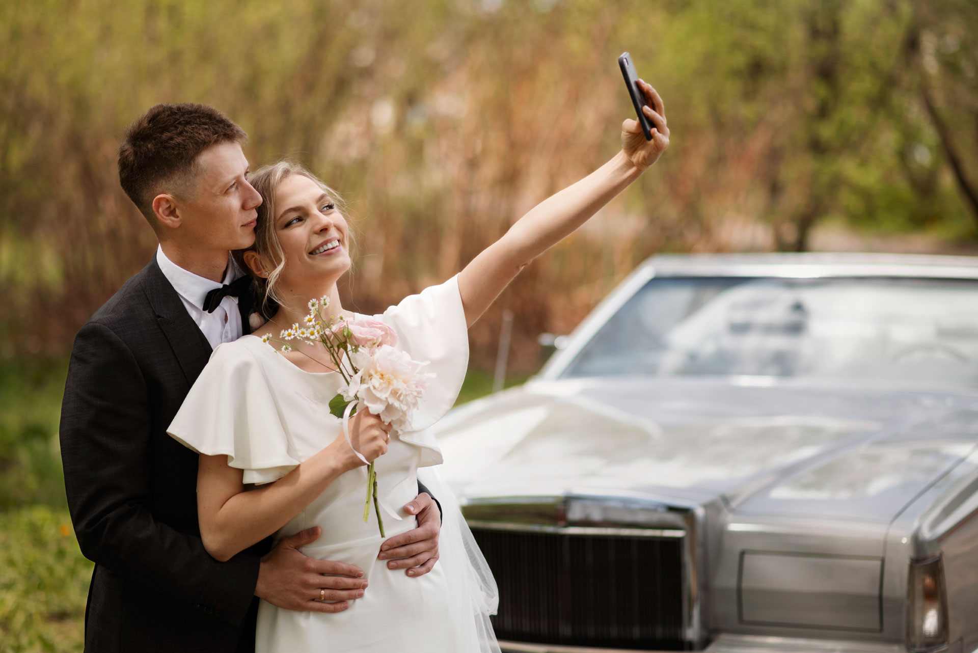 Matrimoni in Diretta: Guida alla Condivisione del Tuo Giorno Speciale sui Social